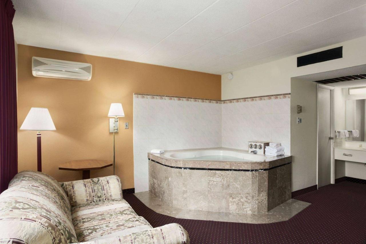 Hotel Ramadaby Wyndham Pittsburgh-New Stanton Zewnętrze zdjęcie