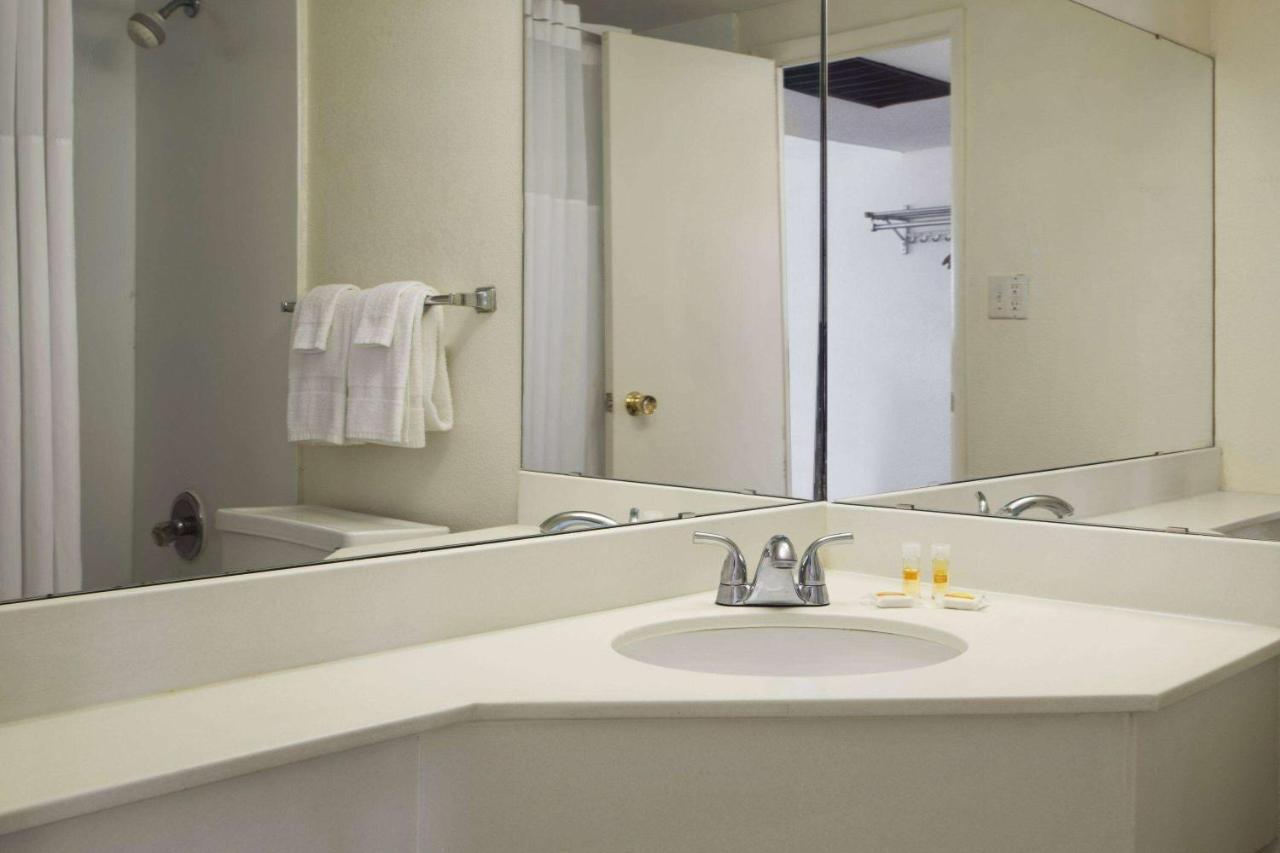 Hotel Ramadaby Wyndham Pittsburgh-New Stanton Zewnętrze zdjęcie